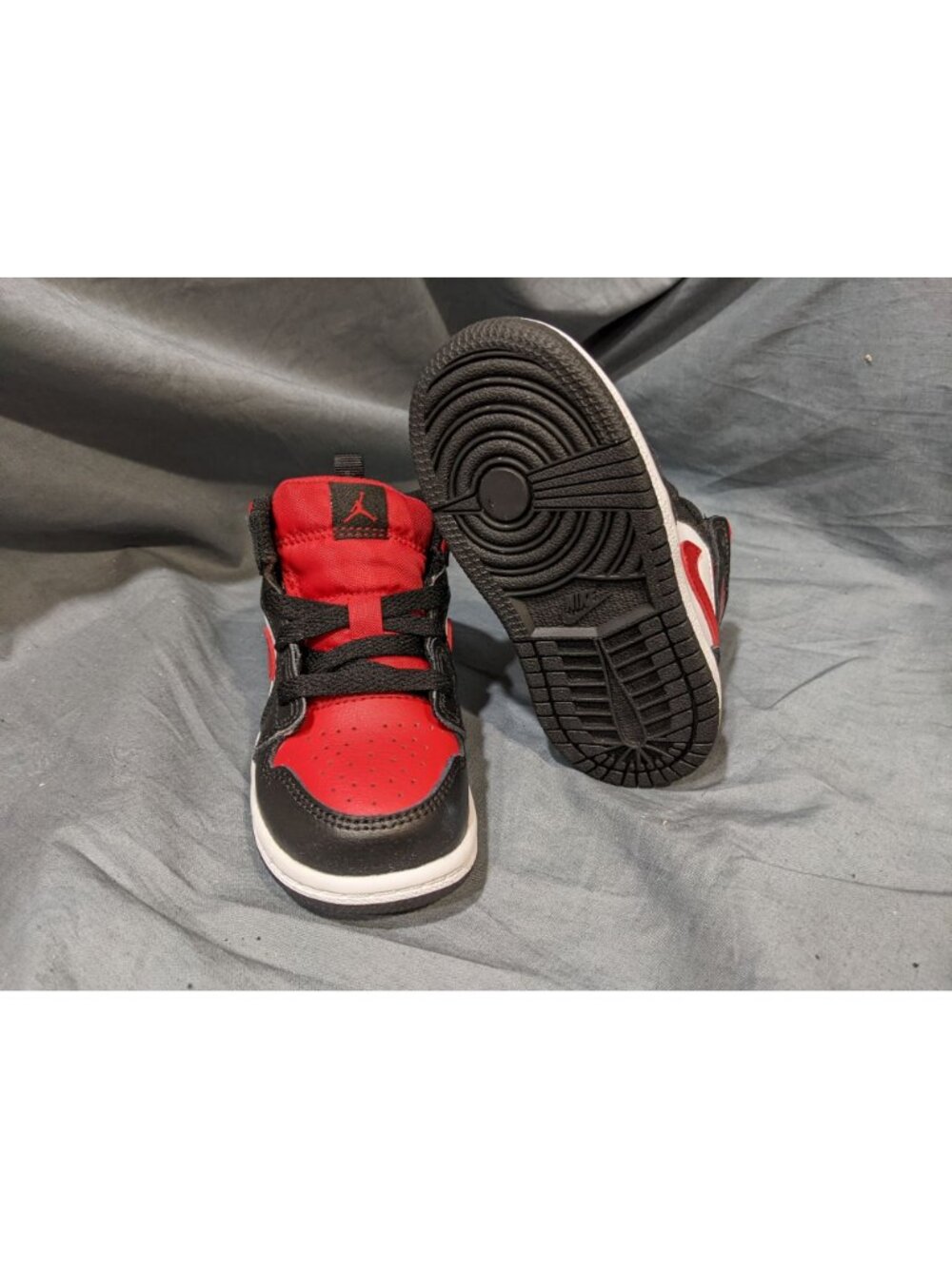 Nike Toddlers Jordan1 Mid (TD) Sneakers  Black/Fire Red White Size 4 NEW IN BOX! - Picture 6 of 7